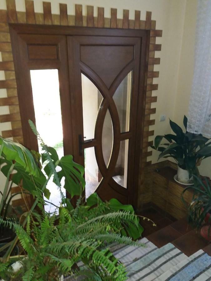فندق Gostynna Rodyna إزكي المظهر الخارجي الصورة